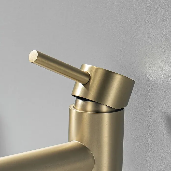 LOMAZOO Waschtischarmatur LMZ-YALE - Gold - Goldfarbener, gebürsteter Metall-Wasserhahn-Griff mit abgewinkeltem zylindrischem Hebel.