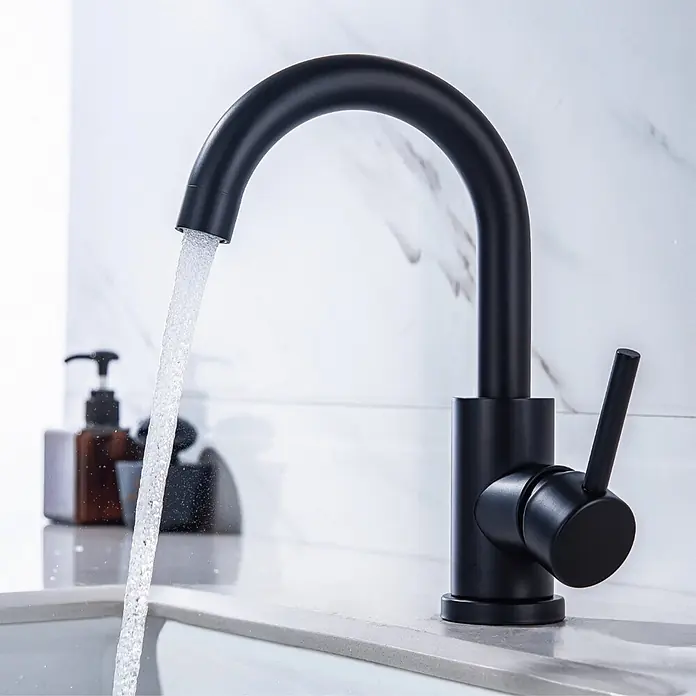 LOMAZOO Waschtischarmatur STYX - Schwarz - Moderne mattschwarze Armatur mit fließendem Wasser im Waschbecken.