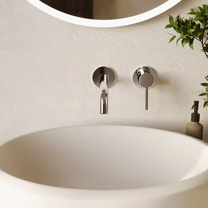 LOMAZOO Waschtischarmatur LMZ-KEPLER - Chrom - Modernes weißes ovales Waschbecken mit schlanker Chrom-Wandarmatur und Griff im Badezimmer.