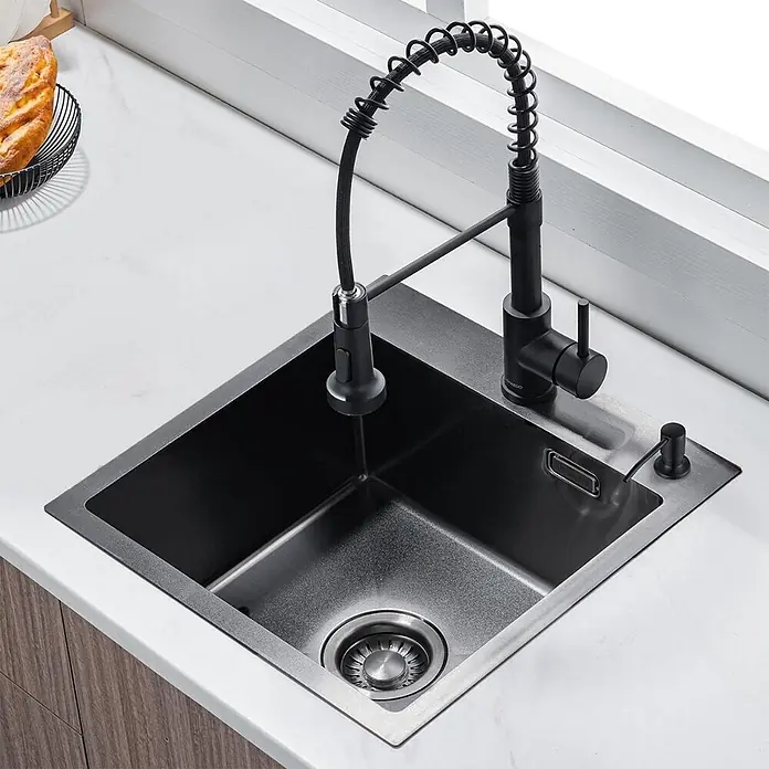 LOMAZOO Waschbecken LZELLA - B x L: 34 x 45 cm, Mit Überlauf, Gunmetal - Schwarze Küchenspüle mit schwarzem Ausziehwasserhahn und integriertem Seifenspender, in weißer Arbeitsplatte.