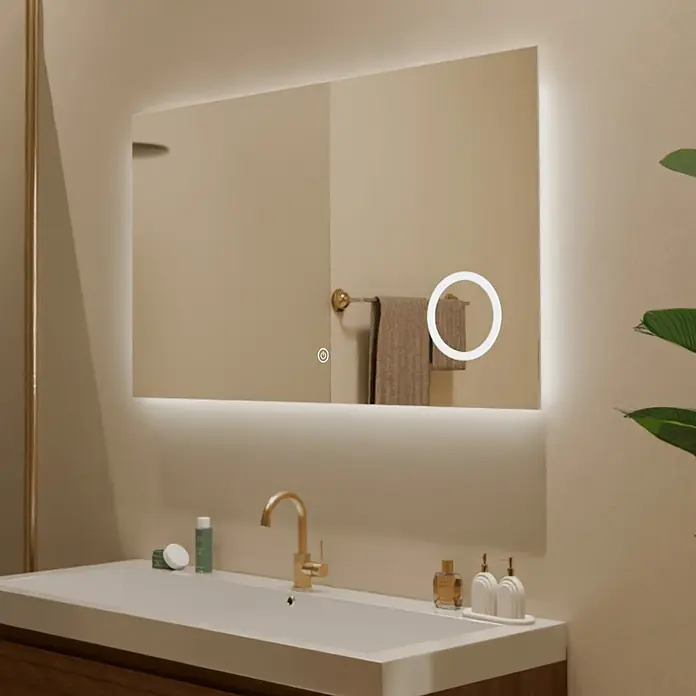 LOMAZOO Lichtspiegel LMZ-MARSEILLE - Glänzend weiß - Rechteckiger LED-Badezimmerspiegel mit Kantenbeleuchtung und beleuchteter Touch-Steuerung über einem modernen Waschbecken mit Goldhahn.