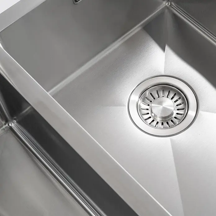 LOMAZOO Waschbecken LMZ-PROXIMA - Mit Überlauf, Stahl - Küchenspüle aus Edelstahl mit sichtbarem Abfluss am Boden.