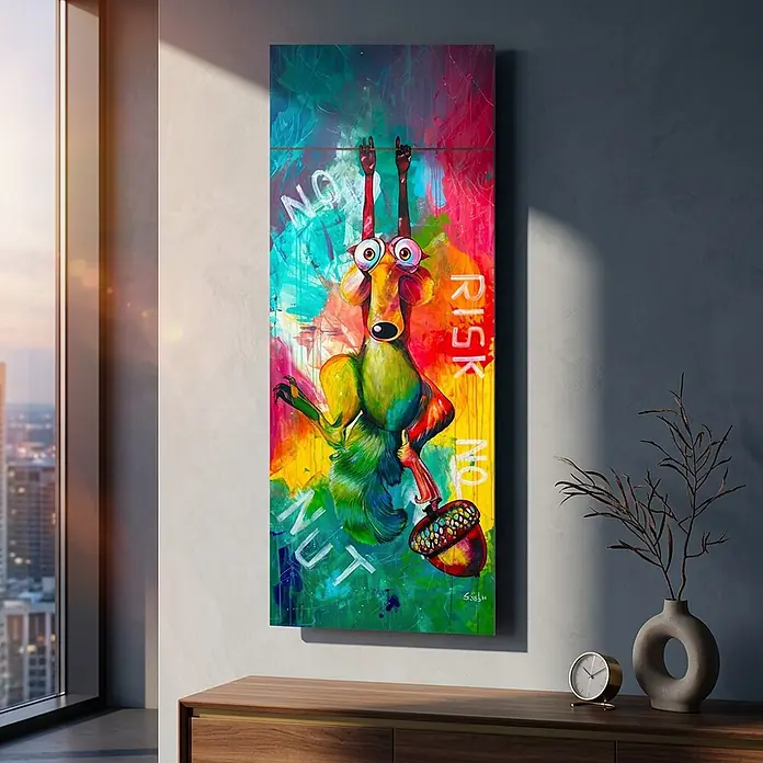 Dotcomcanvas Decopanel - No Risk No Nut, B x H: 52 x 156 cm - Lebhaftes, hohes Scrat-Gemälde mit „No Risk No Nut“-Text, auf buntem Abstrakt-Hintergrund, in modernem Raum hängend.