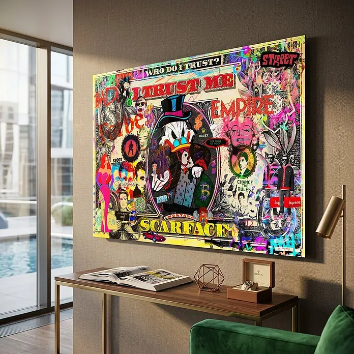 Dotcomcanvas Decopanel - I trust me, B x H: 78 x 116 cm - Großes, farbenfrohes Pop-Art-Leinwandbild mit Cartoon-Ente, "TRUST ME" Text und Popkultur-Elementen, über Konsolentisch.