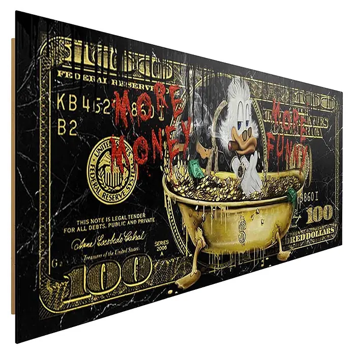 Dotcomcanvas Decopanel - More Money Duck, B x H: 52 x 156 cm - Ein schwarzer Kunstdruck im Stil einer 100-Dollar-Note, mit einer Comic-Ente in einer Badewanne voller Goldmünzen und dem Text „MORE MONEY MORE FUN“.