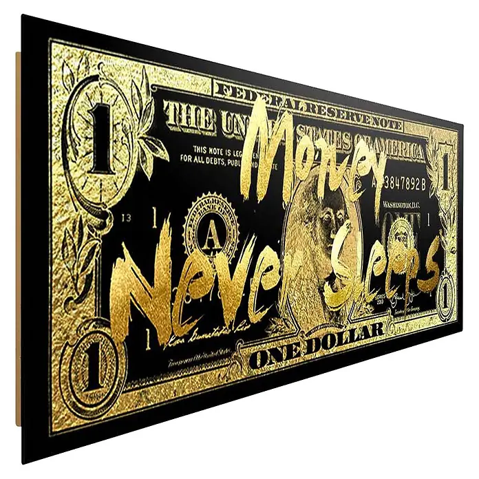 Dotcomcanvas Decopanel - Money never sleeps, B x H: 52 x 156 cm - Schwarzes und goldenes Kunstwerk in Form eines Dollarscheins mit der Aufschrift „Money Never Sleeps“.