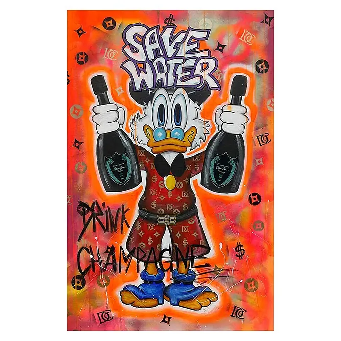 Dotcomcanvas Decopanel - Save Water Drink Champagne, B x H: 58 x 90 cm - Lebendiges Pop-Art-Gemälde von Dagobert Duck, der zwei Champagnerflaschen hält, mit den Texten 'SAVE WATER' und 'DRINK CHAMPAGNE'.