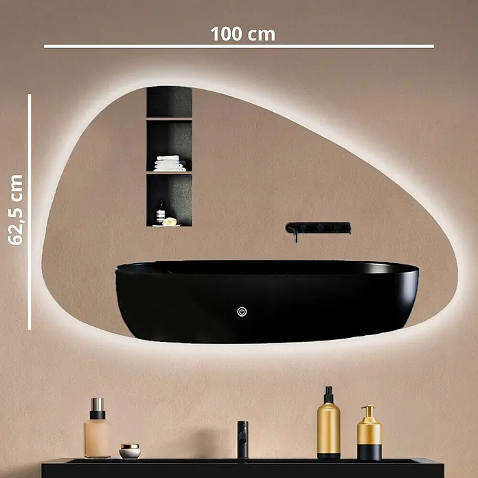 LOMAZOO Lichtspiegel LMZ-VALENCIA - Glänzend weiß - Unregelmäßig geformter LED-Hinterleuchtungsspiegel, 100x62,5 cm, über einem schwarzen Waschbecken mit Armatur.