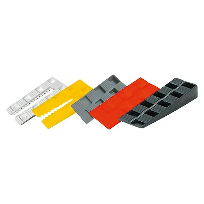 Montagekeile-Set - 10 Stk. - Verschiedenfarbige Kunststoffkeile. Diese Keile sind nützliche Werkzeuge zum Ausgleichen von Unebenheiten und zum Nivellieren.