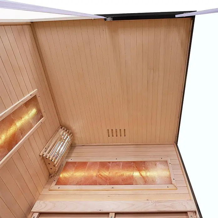 Artsauna Elementsauna Vantaa - L x B x H: 120 x 120 x 200 cm - Sauna-Innenraum aus hellem Holz mit beleuchteten orangefarbenen Salzsteinplatten und Holzlampenabdeckung.