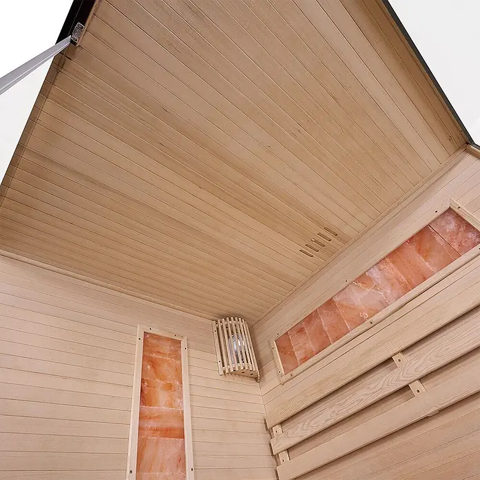 Artsauna Elementsauna Vantaa - L x B x H: 150 x 140 x 190 cm - Gemütlicher Sauna-Innenraum mit hellem Holzpaneel, Himalaya-Salztherapieplatten und Holzleuchte.