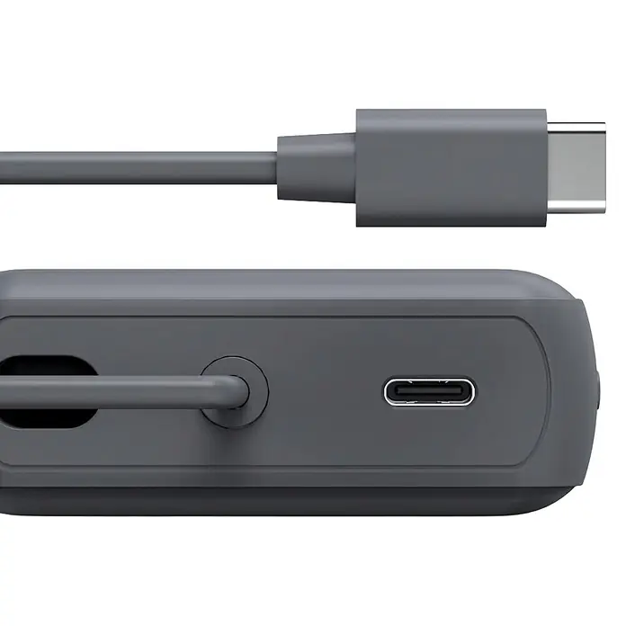 Hama Powerbank 00201739 "Travel" mit Kabel 10000mAh 2 Ausgänge: 2x USB-C - Grau - Dunkelgraues Gerät mit USB-C-Anschluss und passendem dunkelgrauem USB-C-Kabel.