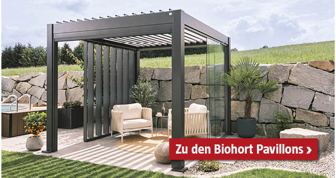 Biohort Pavillon mit Lamellen im Garten, darunter eine Terrasse mit Loungemöbel