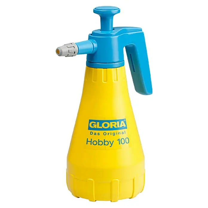 Gloria Drucksprühgerät Hobby 100 mit verstellbarer Düse - 1 l - Gelbe Gloria Hobby 100 Drucksprühflasche mit blauem Pumpmechanismus und Sprühdüse für Garten- und Haushaltsanwendungen.