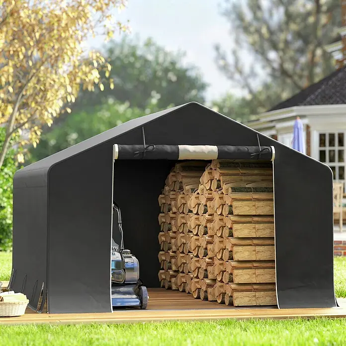 Outsunny Gerätehaus - Außenbreite inkl. Dachüberstand: 300 cm, Außentiefe inkl. Dachüberstand: 300 cm, Kunststoff, Dunkelgrau - Dunkelgrauer Outdoor-Stoffunterstand mit hochgerollter Front, in dem gestapeltes Brennholz und ein Rasenmäher stehen.