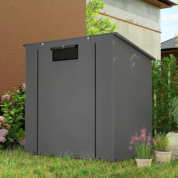 Outsunny Gerätehaus - Außenbreite inkl. Dachüberstand: 187 cm, Außentiefe inkl. Dachüberstand: 120 cm, Stahl, Dunkelgrau - Dunkelgrauer Gartenschuppen aus strapazierfähigem Stoff mit schrägem Dach und kleinem Belüftungsfenster, in einem Garten platziert.