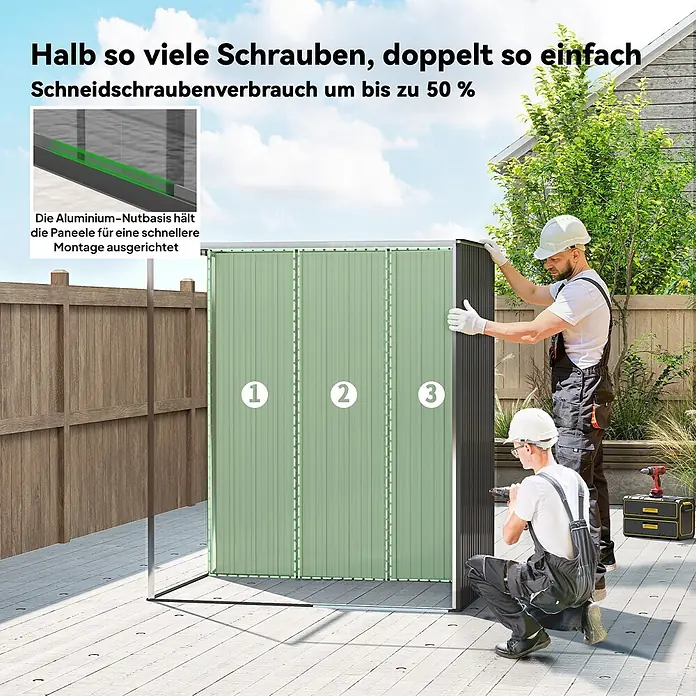 Outsunny Gerätehaus - Außenbreite inkl. Dachüberstand: 159 cm, Außentiefe inkl. Dachüberstand: 106 cm, Stahl, Dunkelgrau - Zwei Arbeiter montieren einen grünen Metallschuppen. Die Aluminium-Nutbasis sorgt für schnelle, schraubsparende Paneelausrichtung.
