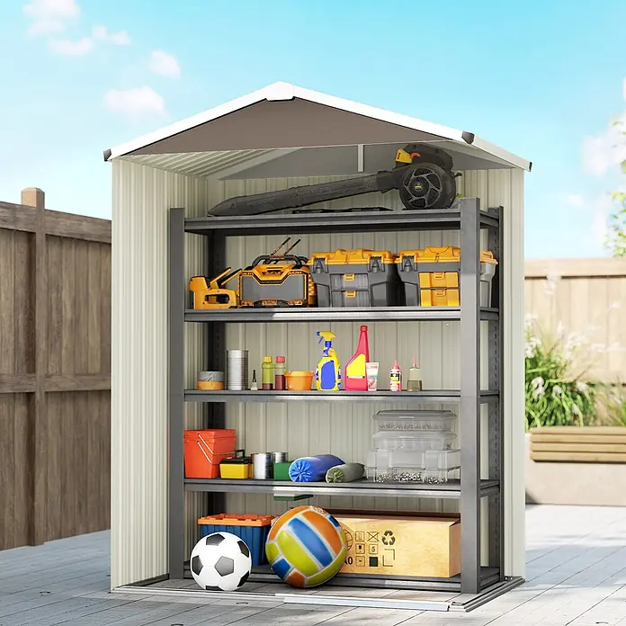 Outsunny Gerätehaus - Außenbreite inkl. Dachüberstand: 136 cm, Außentiefe inkl. Dachüberstand: 87 cm, Stahl, Braun - Beigefarbener Metallgartenschuppen mit dunkelgrauen Regalen zur Aufbewahrung von Gartengeräten, Sportartikeln und vielem mehr.