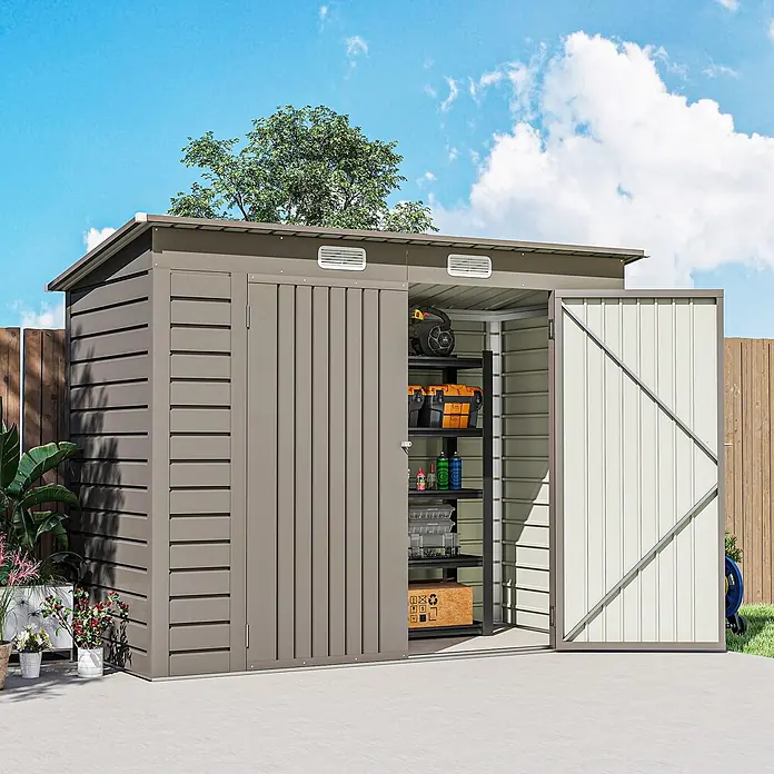 Outsunny Gerätehaus - Außenbreite inkl. Dachüberstand: 249 cm, Außentiefe inkl. Dachüberstand: 121 cm, Stahl, Hellgrau - Brauner Metall-Gartenschuppen mit offener Tür, zeigt organisierte Regale mit Werkzeugen und Kartons im Inneren, auf gepflastertem Außenbereich.