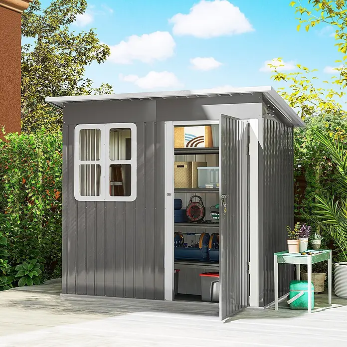 Outsunny Gerätehaus - Außenbreite inkl. Dachüberstand: 211 cm, Außentiefe inkl. Dachüberstand: 133 cm, Stahl, Dunkelgrau - Dunkelgrauer Metall-Gartenschuppen mit offener Tür und Regalen, weiß gerahmtem Fenster, auf Holzterrasse.