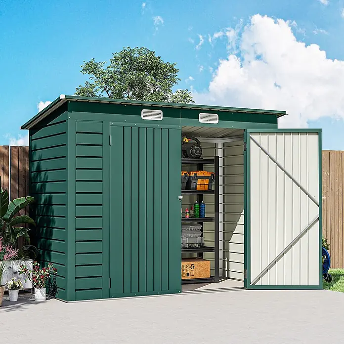 Outsunny Gerätehaus - Außenbreite inkl. Dachüberstand: 249 cm, Außentiefe inkl. Dachüberstand: 121 cm, Stahl, Grün - Dunkelgrüner Metall-Gartenschuppen mit einer geöffneten Tür, der organisierte Regale im Inneren zeigt, auf einer Terrasse.
