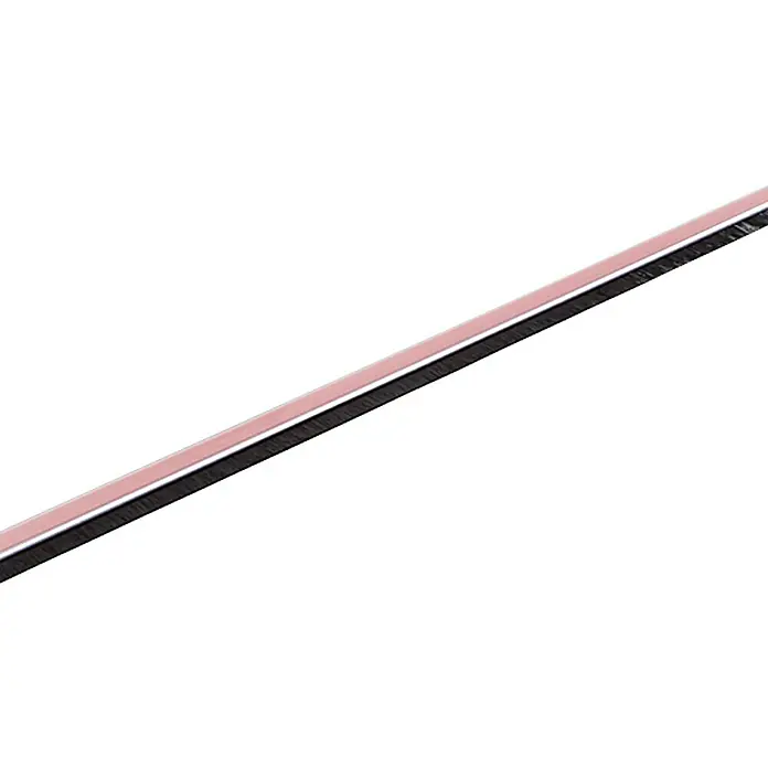 KÄLTESTOPP Türbodendichtung Standard - Transparent, 1 m, Geeignet für: Zimmertüren - Nahaufnahme eines Fensterdichtungsbandes mit einer rosa Dichtung und schwarzem Bürstenstreifen zur Abdichtung von Fenstern und Türen.