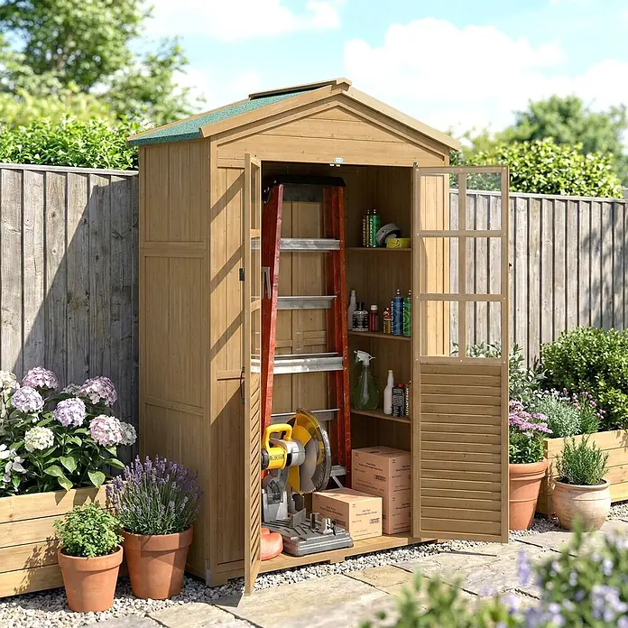 Outsunny Geräteschrank - Außenbreite inkl. Dachüberstand: 128 cm, Außentiefe inkl. Dachüberstand: 57,5 cm, Holz, Braun - Holz-Gartenschuppen mit offenen Türen, zeigt interne Lagerung für Werkzeuge und Gartenutensilien.