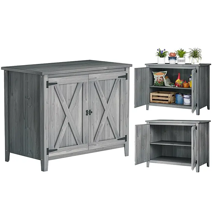 Outsunny Geräteschrank - Außenbreite inkl. Dachüberstand: 110 cm, Außentiefe inkl. Dachüberstand: 60 cm, Holz, Hellgrau - Grauer Holzschrank im Bauernhausstil mit X-Mustertüren und schwarzer Hardware. Verstellbare Einlegeböden bieten Stauraum.