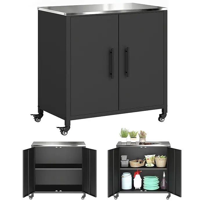 Outsunny Geräteschrank - Außenbreite inkl. Dachüberstand: 80 cm, Außentiefe inkl. Dachüberstand: 50 cm, Metall, Schwarz - Dunkelgrauer Metallschrank mit Edelstahlarbeitsplatte, zwei Türen, Regalböden und Rollen.