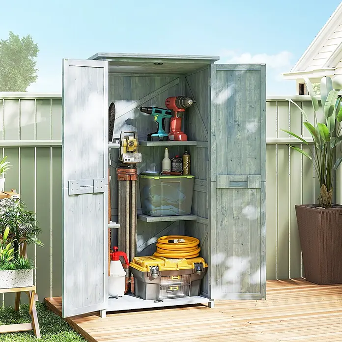 Outsunny Gartenschrank Grau 85L x 54B x 170H cm -  - Hellblauer Holz-Gartenschrank mit geöffneten Türen, der Werkzeuge und Gartenzubehör zeigt.
