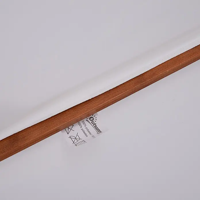Outsunny Marktschirm rund - Weiß, Durchmesser Bespannung: 265 cm - Weißer Polyesterstoff mit einer braunen Holzstange und einem Outsunny Markenetikett.