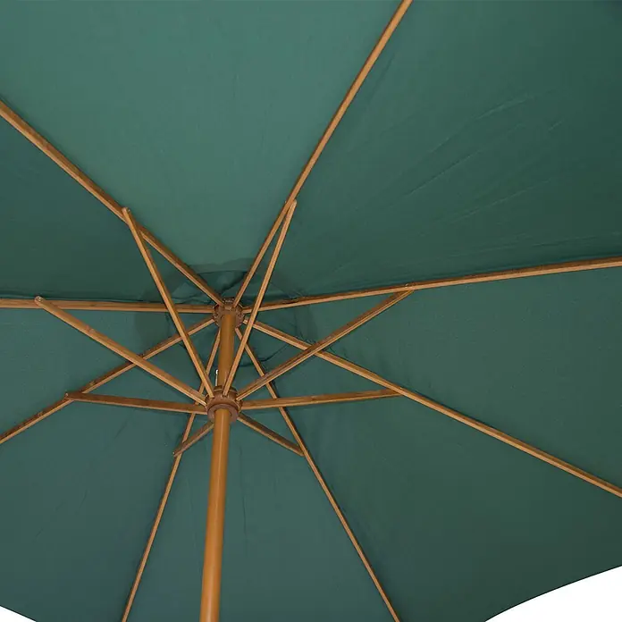 Outsunny Marktschirm rund - Grün, Durchmesser Bespannung: 270 cm - Grüner Sonnenschirm mit Holzgestell und Mittelstange, von unten gesehen.