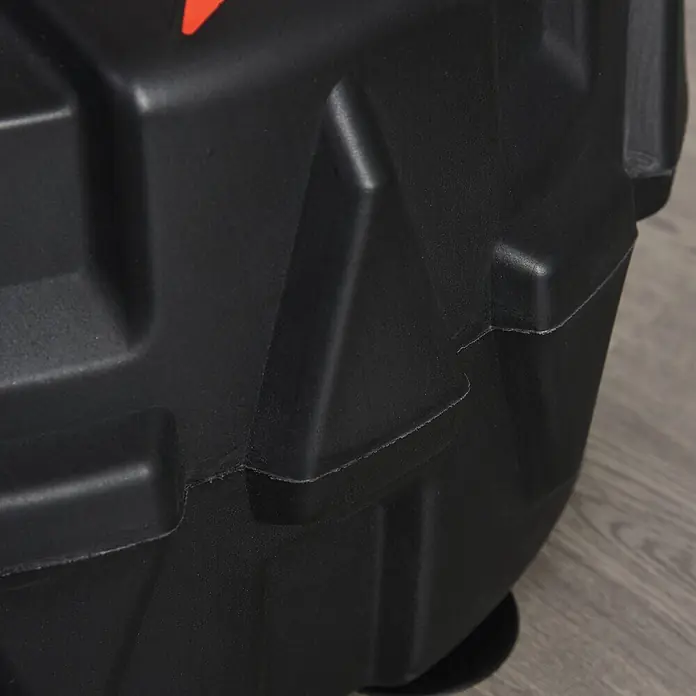 Homcom Boxsack - Schwarz - Strukturierter schwarzer Kunststoffkoffer mit sichtbaren Nähten und Konturen.