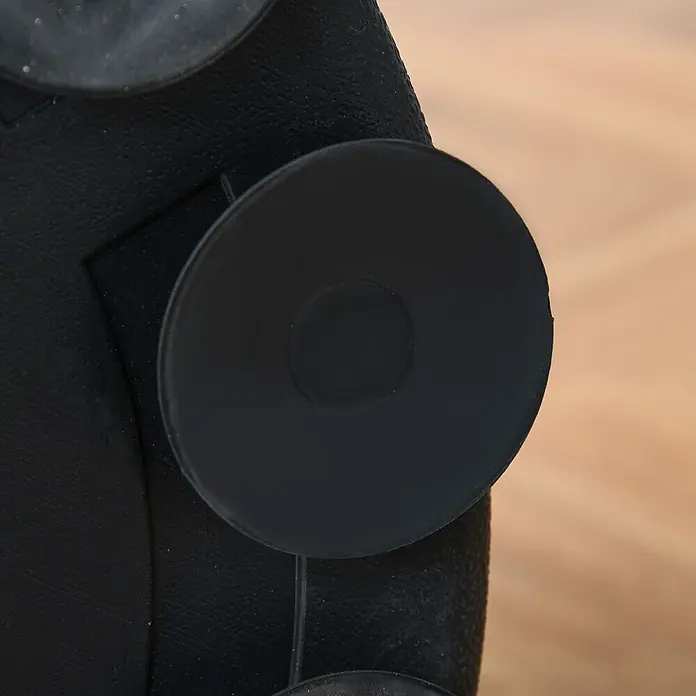 Homcom Boxsack - Schwarz - Schwarze Gummisaugnäpfe auf einer strukturierten schwarzen Oberfläche, bereit zur Befestigung.