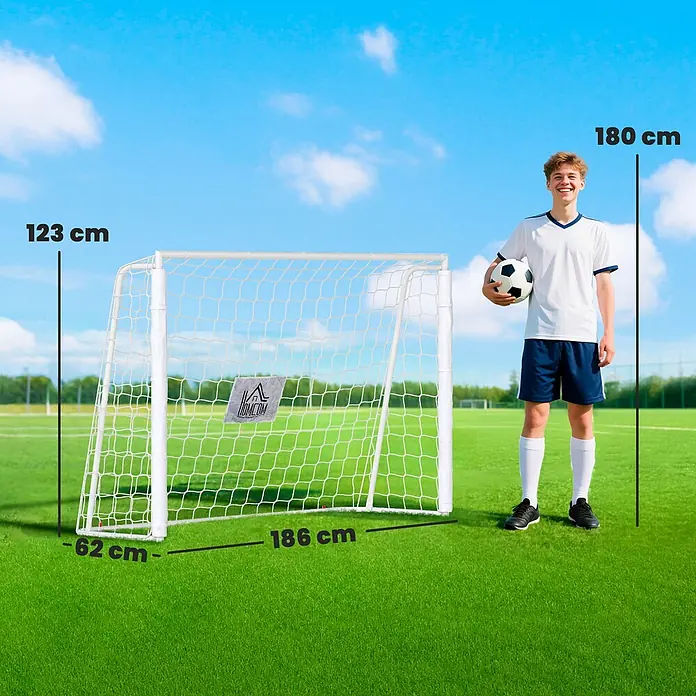 Homcom Fußballtor - Weiß, Metall - Weißes Fußballtor mit Netz, 123x186x62 cm, neben einer Person zur Größenveranschaulichung.