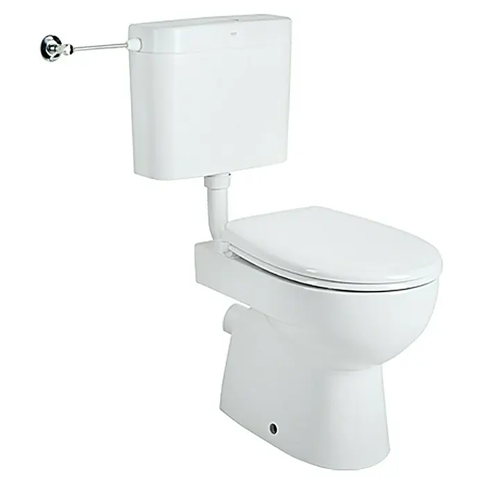 Geberit Renova Stand-WC-Kombination -  - Eine Nahaufnahme einer weißen Toilette mit Spülkasten und Chromspülhebel vor einem schwarzen Hintergrund.