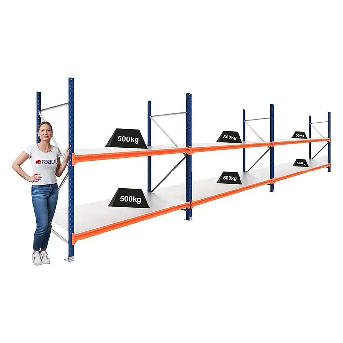 Proregal Schwerlastregal DOMINUS 3er Set mit Stahlplatten - Traglast pro Boden: 500 kg, Anzahl Böden: 2 Stk., Stecken, Blau/Orange - Schwerlastregal in Blau und Orange mit weißen Böden, das 500kg Tragkraft pro Boden demonstriert, mit Frau zur Skalierung.