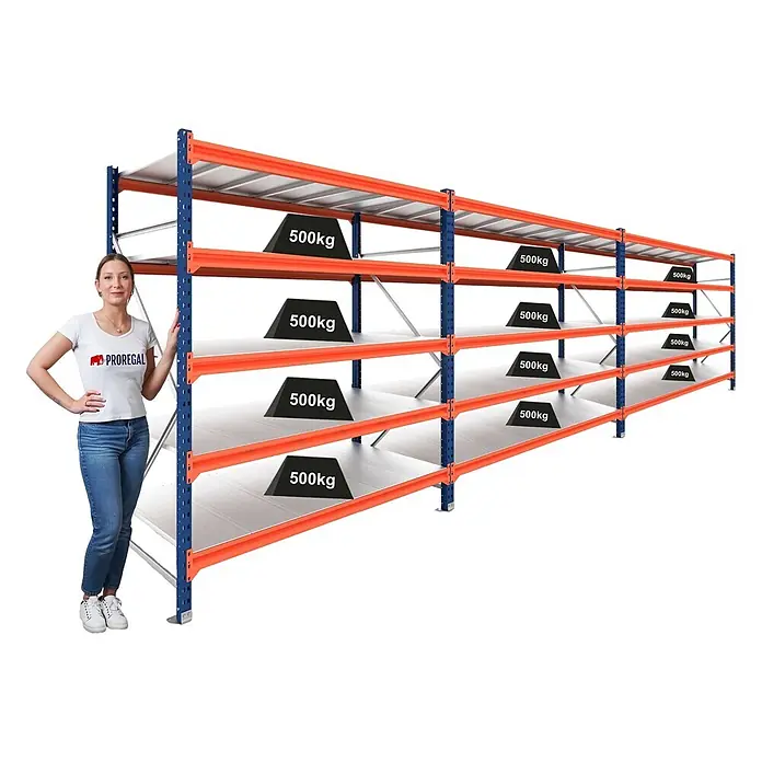 Proregal Schwerlastregal DOMINUS 3er Set mit Stahlplatten - Traglast pro Boden: 500 kg, Anzahl Böden: 5 Stk., Stecken, Blau/Orange - Blaues und orangefarbenes Schwerlastregal mit mehreren Böden, mit Gewichten und einer Frau zum Größenvergleich dargestellt.