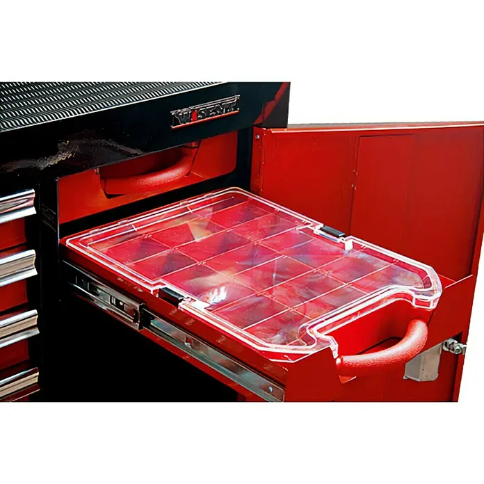 Wisent Werkstattwagen Iron Edition 8T - Rot/Schwarz, Stahl, Ohne Werkzeug - Nahaufnahme einer Werkzeugkiste mit Schublade und durchsichtiger Abdeckung, die ein organisiertes System von Werkzeugen zeigt.