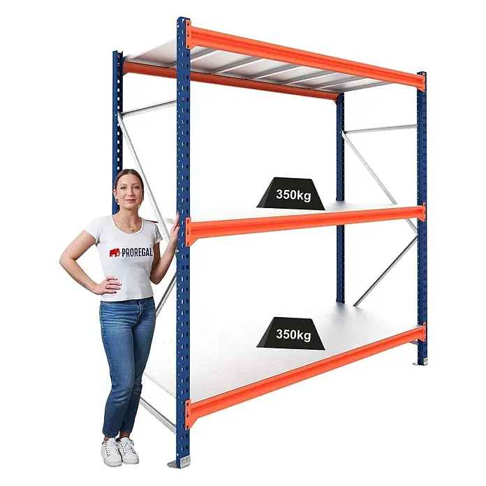 Proregal Schwerlastregal Grundregal DOMINUS mit Stahlplatten - H x B x T: 250 x 195 x 40 cm, Traglast pro Boden: 350 kg, Anzahl Böden: 3 Stk., Stecken, Blau/Orange - Blau-orange Schwerlastregal mit drei Ebenen. Eine Frau steht daneben zur Größenangabe.