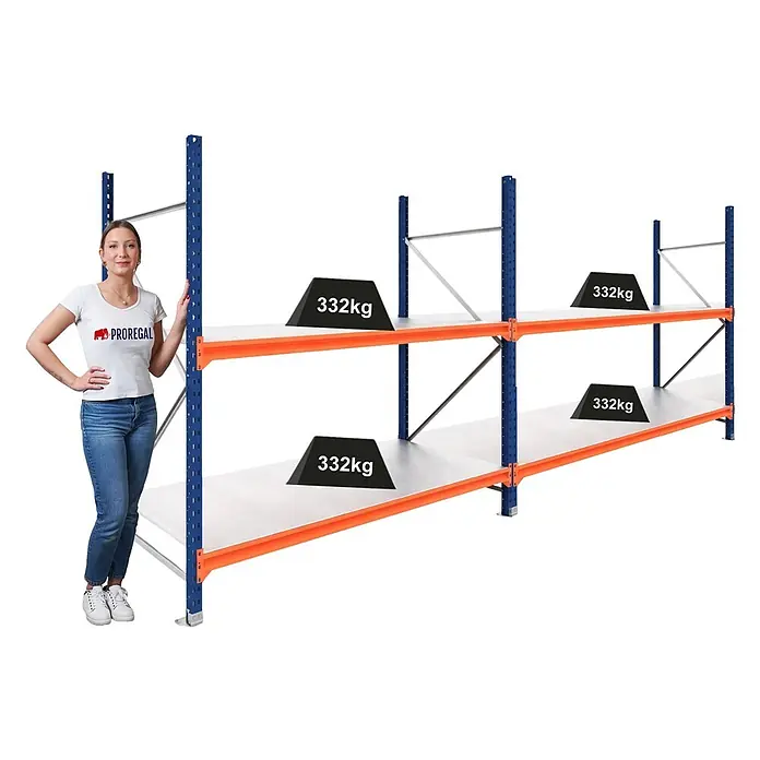 Proregal Schwerlastregal DOMINUS 2er Set mit Stahlplatten - Traglast pro Boden: 332 kg, Anzahl Böden: 2 Stk., Stecken, Blau/Orange - Schwerlast-Regalsystem in Blau-Orange mit Böden, die 332kg Gewichte tragen, mit Person zur Größenansicht.