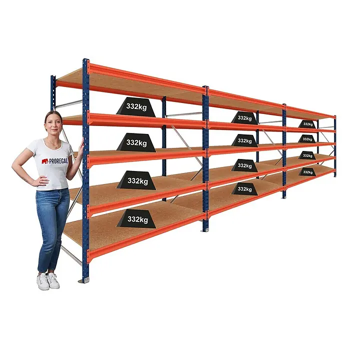 Proregal Schwerlastregal DOMINUS 3er Set mit Spanplatten - Traglast pro Boden: 332 kg, Anzahl Böden: 5 Stk., Stecken, Blau/Orange - Robustes blau-oranges Schwerlastregal mit Holzablagen, zeigt 332kg Tragfähigkeit pro Ebene, mit Person zur Größenreferenz.