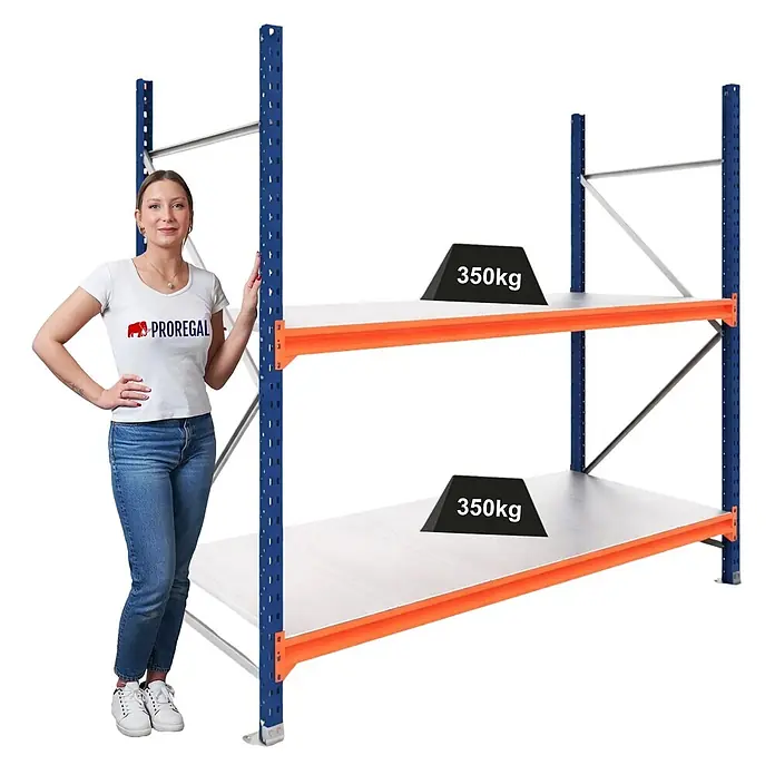Proregal Schwerlastregal Grundregal DOMINUS mit Stahlplatten - H x B x T: 200 x 195 x 60 cm, Traglast pro Boden: 350 kg, Anzahl Böden: 2 Stk., Stecken, Blau/Orange - Blau-orange Schwerlastregal mit zwei Fachböden, jeder mit 350kg belastbar, eine Frau zur Größenanzeige.