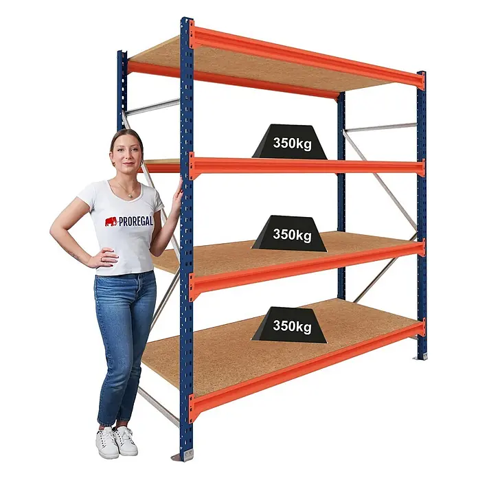 Proregal Schwerlastregal Grundregal DOMINUS mit Spanplatten - H x B x T: 200 x 195 x 40 cm, Traglast pro Boden: 350 kg, Anzahl Böden: 4 Stk., Stecken, Blau/Orange - Schwerlastregal blau-orange mit Holzfachböden, 350kg Traglast pro Boden, Frau als Größenvergleich.