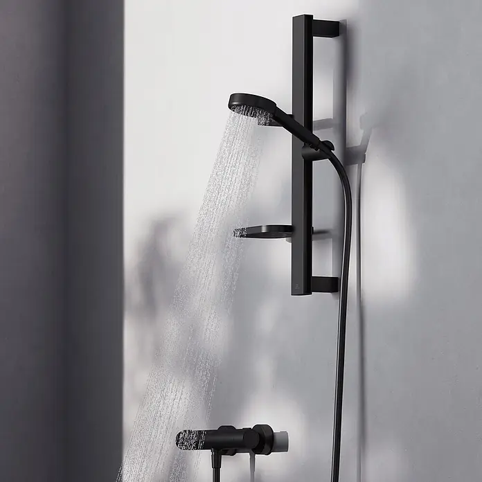 Ideal Standard Alu+ Brausegarnitur Ceratherm - Lochabstand: 40 cm - 50 cm, Art Strahl: SilkRain, Rain, Schwarz - Schlankes schwarzes Duschsystem mit Handbrause, die Wasser sprüht, inklusive Stange und Thermostatmischer.
