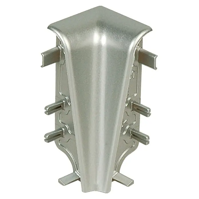 Profiles and more Innenecke FU60L - Silber, 2 Stk. - Nahaufnahme einer silbernen Treppenkantenabdeckung aus Metall für Treppenstufen, die Schutz und ein sauberes Finish bietet.