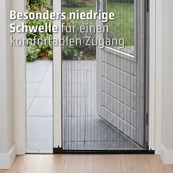 Cocoon Home Concepts Insektenschutz-Türplissee - B x H: 96 x 233 cm, Montage Insektengitter: Schrauben - Schwarzes Plissee-Insektenschutzgitter an einer Tür mit niedriger Schwelle für einfachen Zugang.