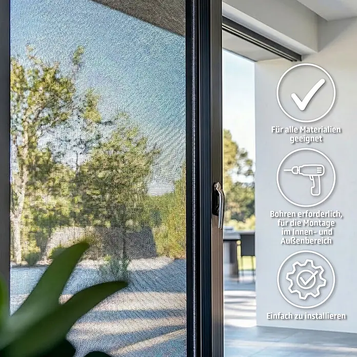 Cocoon Home Concepts Insektenschutz-Türplissee - B x H: 96 x 218 cm, Montage Insektengitter: Schrauben - Nahaufnahme eines Fliegengitters an einer Schiebetür mit Gartenblick und Produktmerkmalen auf Deutsch.