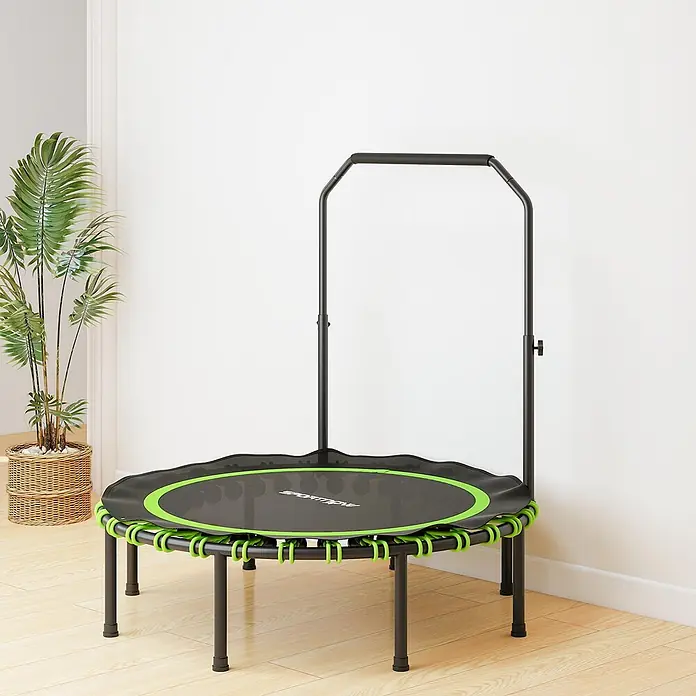 Sportnow Rebounder - 122 x 122 x 129 cm, Schwarz, Grün - Schwarz-grünes Minitrampolin mit verstellbarem Haltegriff, im Innenbereich aufgestellt.