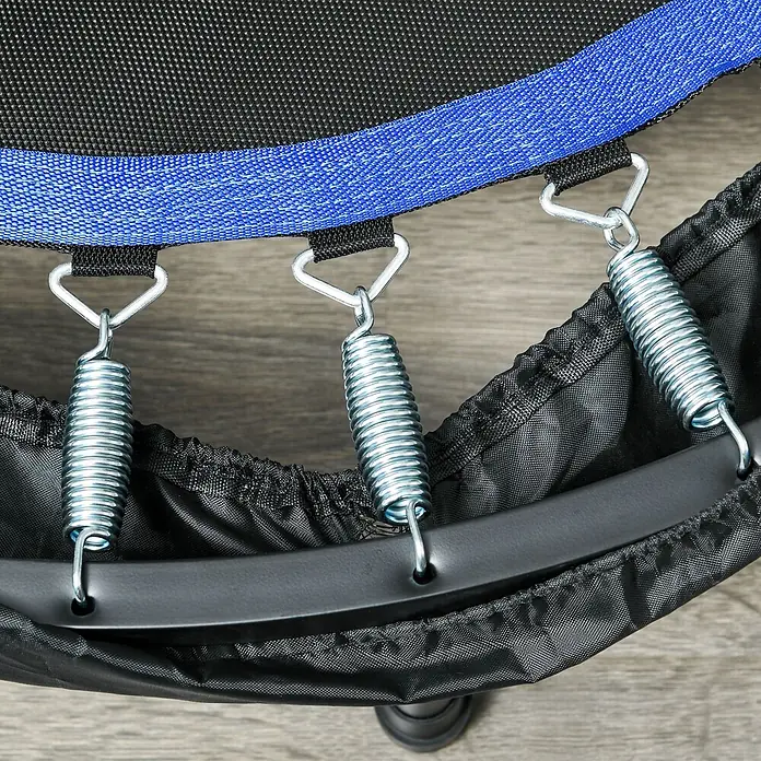 Homcom Rebounder - Stahl, Schwarz, Blau - Nahaufnahme einer Trampolin-Sprungmatte mit blauem Rand, durch silberne Federn und Stoffschlaufen mit dem schwarzen Rahmen verbunden.